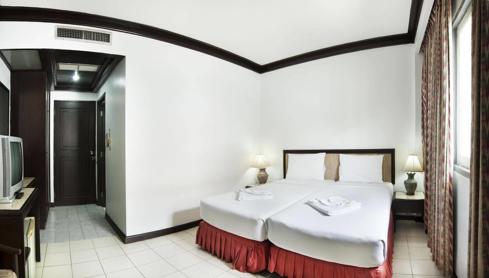 Rattana Mansion Hotel Phuket Exterior photo